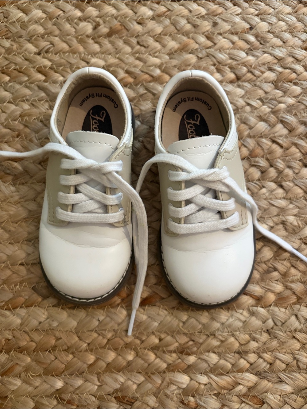 Footmates Cheer Bous ecru white saddle shoes, size 6.5